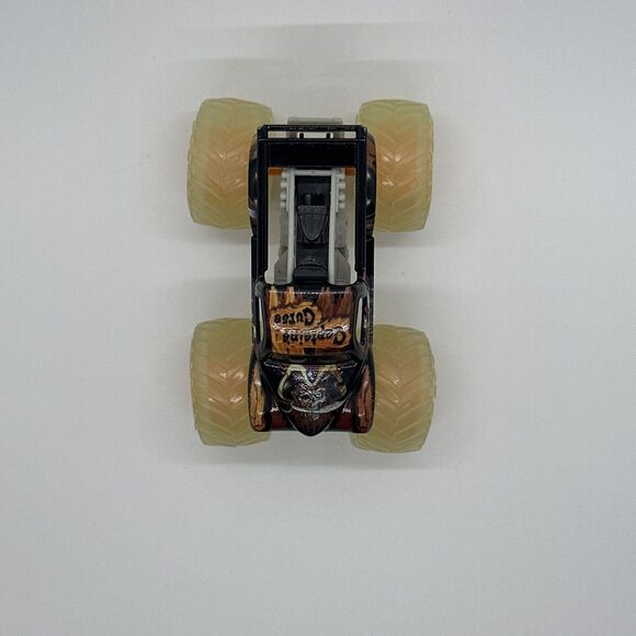 Hot Wheels Monster Jam Captains Curse Monster Truck Die-Cast Vehicle 1:64 Scale - Picture 7 of 8